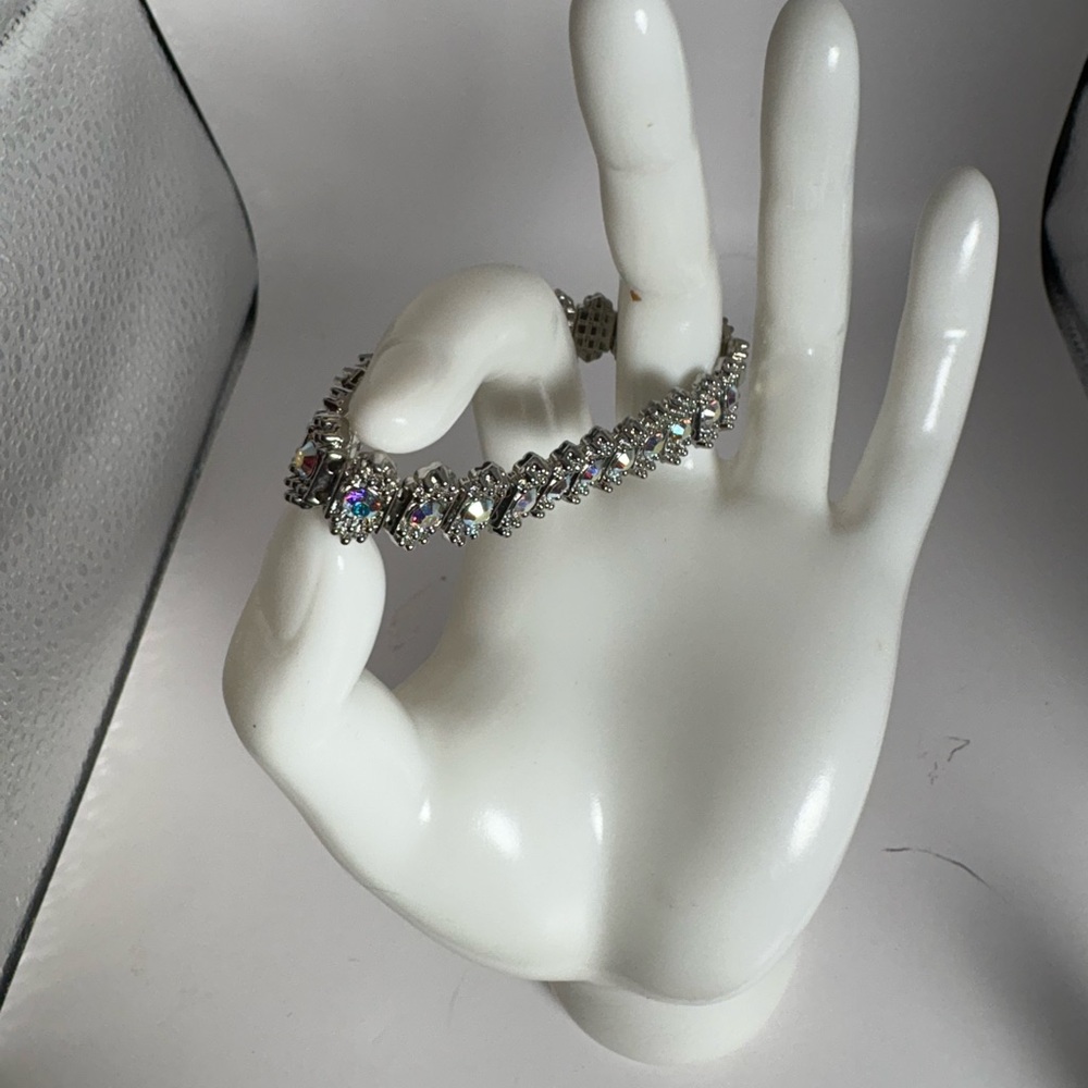 Elegant Silver Bracelet with Crystal Accents